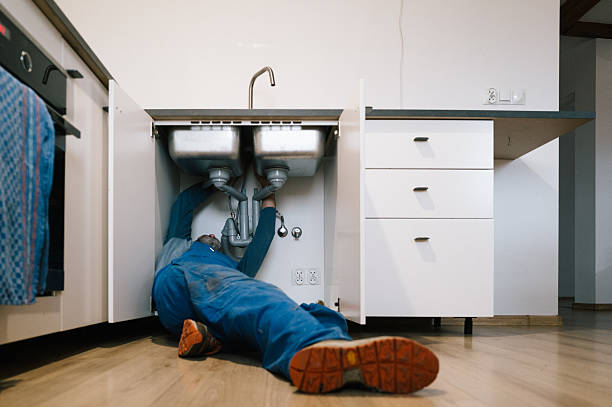 Professional Leak Detection technician working in Lawndale, IL